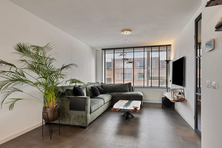 Foto 3 van Middelharnisstraat 211