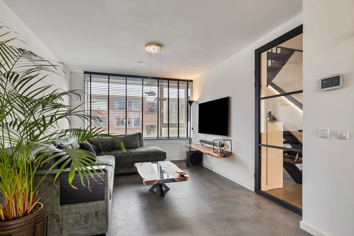 Foto 4 van Middelharnisstraat 211