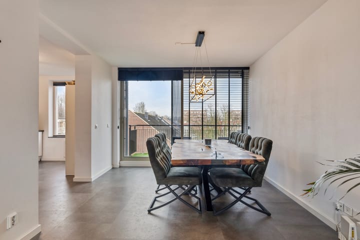 Foto 8 van Middelharnisstraat 211