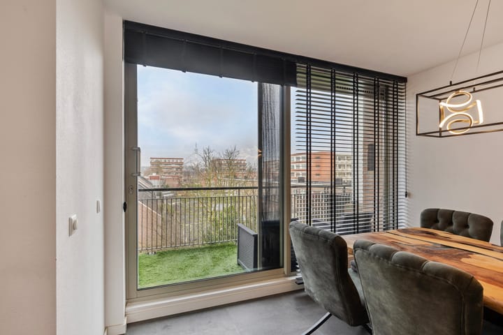 Foto 9 van Middelharnisstraat 211