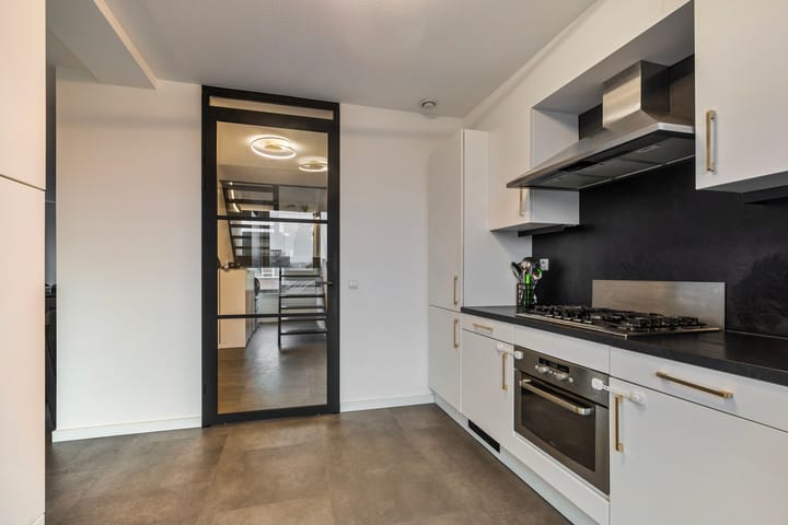 Foto 12 van Middelharnisstraat 211