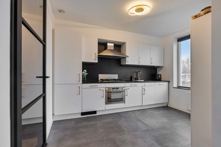 Foto 11 van Middelharnisstraat 211