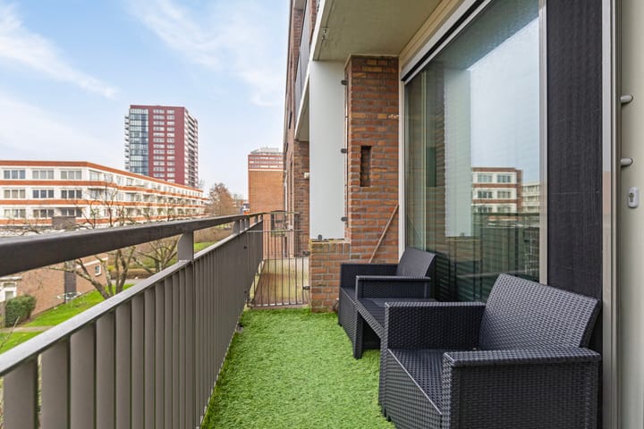 Foto 16 van Middelharnisstraat 211