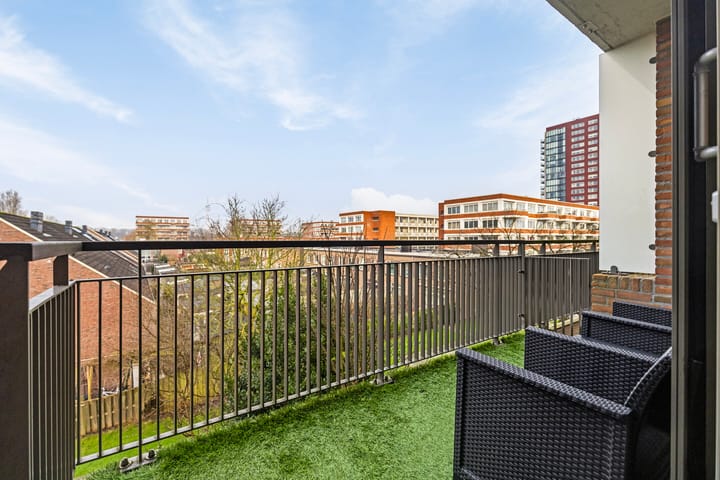 Foto 15 van Middelharnisstraat 211