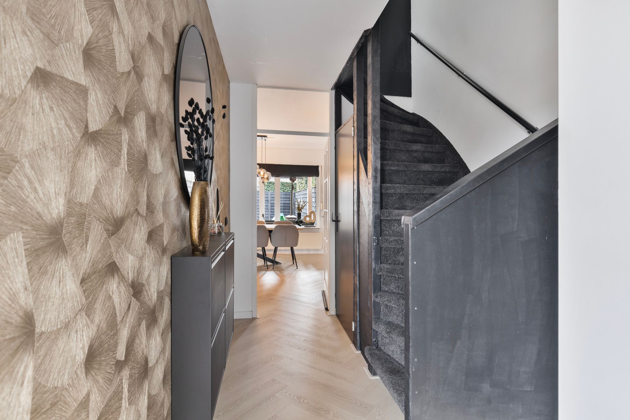 Photo 9 of Elzenstraat 3