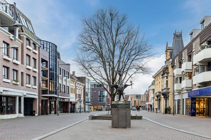 Foto 60 van Markt 27-H