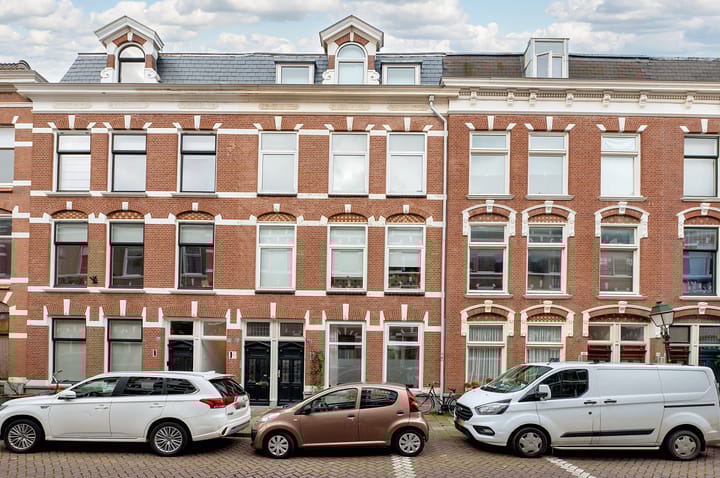 Photo 1 of Obrechtstraat 93