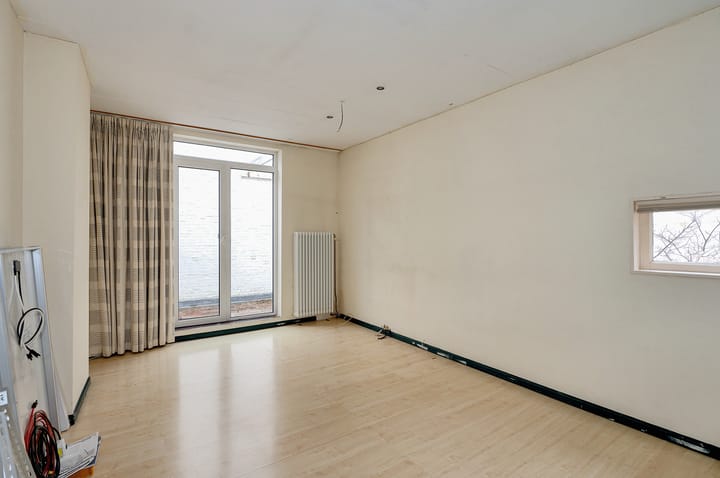 Photo 36 of Obrechtstraat 93