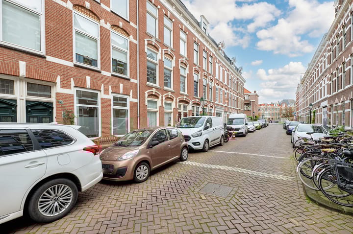 Photo 44 of Obrechtstraat 93