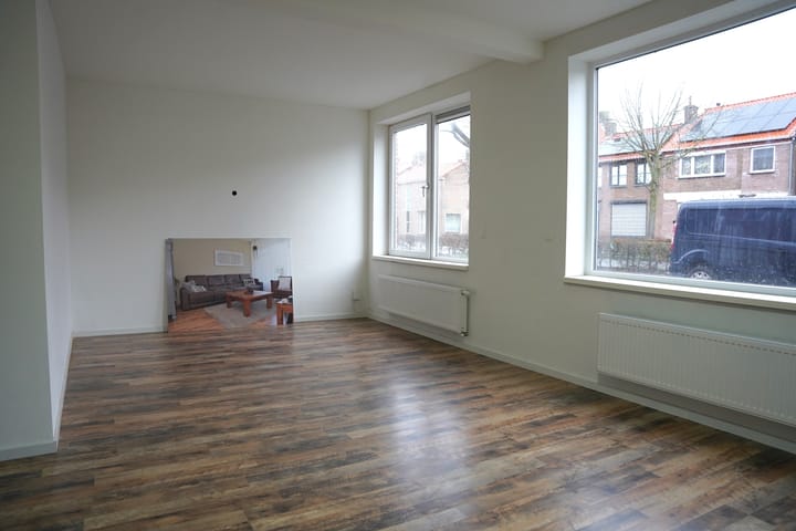 Photo 10 of Zuidzandsestraat 15