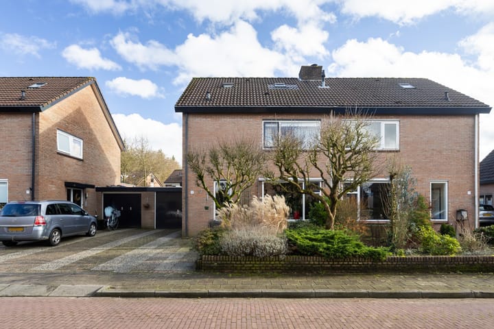 Foto 59 van Staringstraat 9