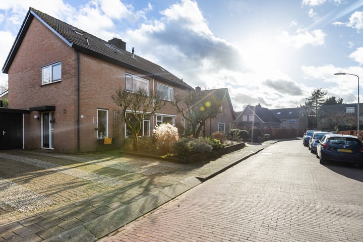 Foto 61 van Staringstraat 9