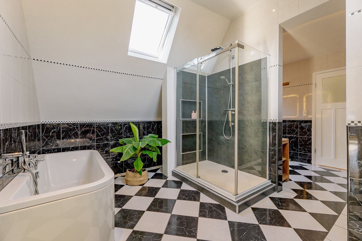 Foto 29 van Diependaalselaan 193