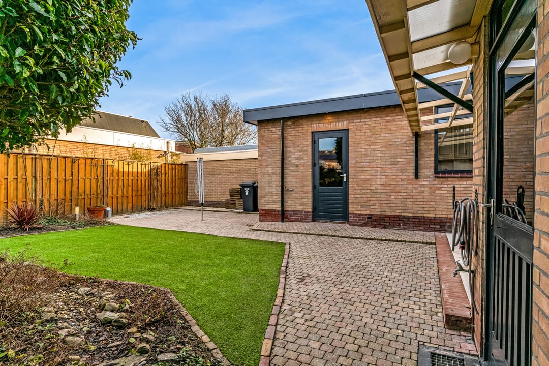 Photo 32 of Mendelstraat 4