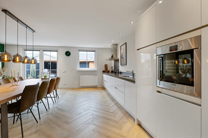 Foto 9 van Van Bergenplein 11