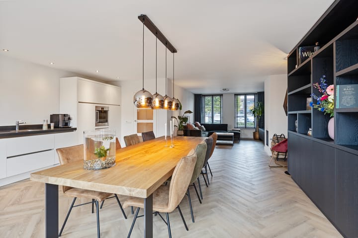 Foto 13 van Van Bergenplein 11