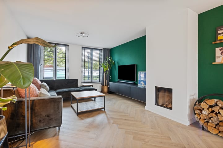 Foto 15 van Van Bergenplein 11