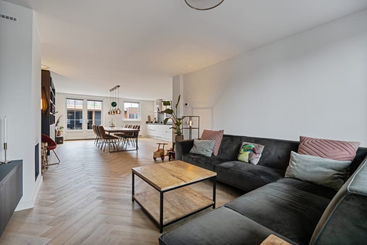 Foto 18 van Van Bergenplein 11