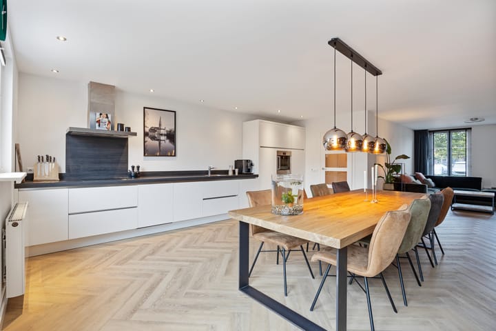 Foto 11 van Van Bergenplein 11