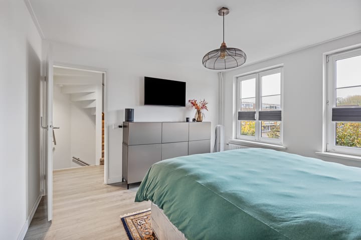 Foto 26 van Van Bergenplein 11