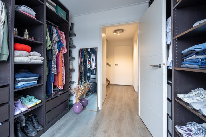 Foto 28 van Van Bergenplein 11