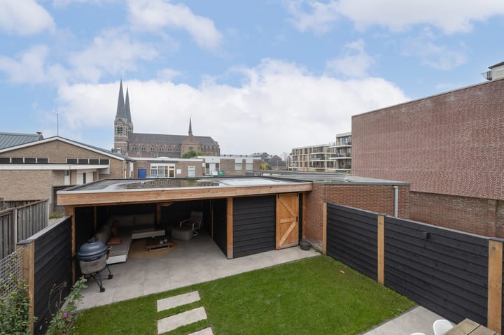 Foto 51 van Van Bergenplein 11