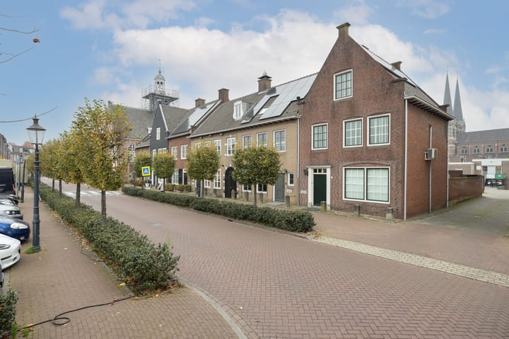 Foto 54 van Van Bergenplein 11