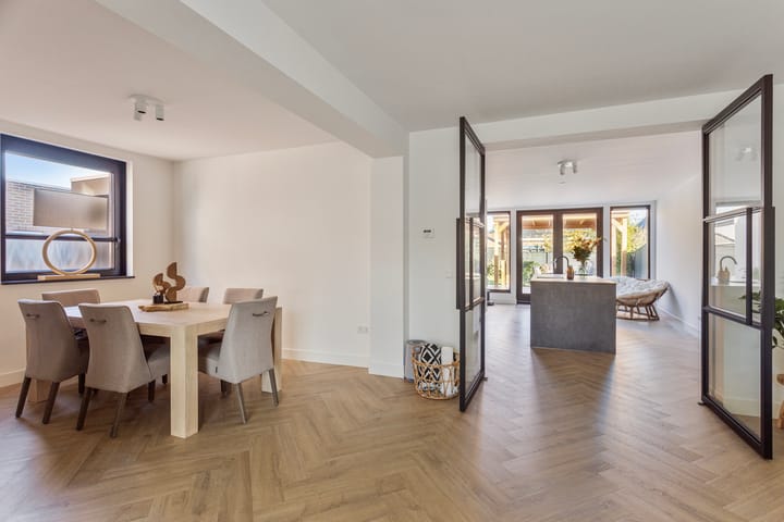 Foto 14 van van den Eijndelaan 17