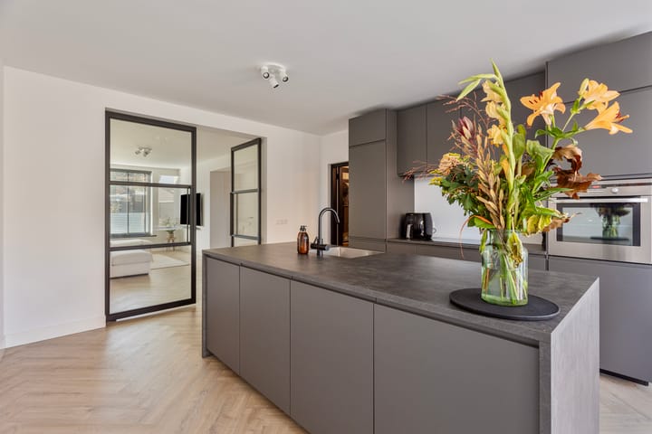 Foto 18 van van den Eijndelaan 17