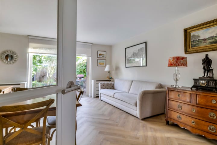 Foto 7 van Adrienne Solserpad 16