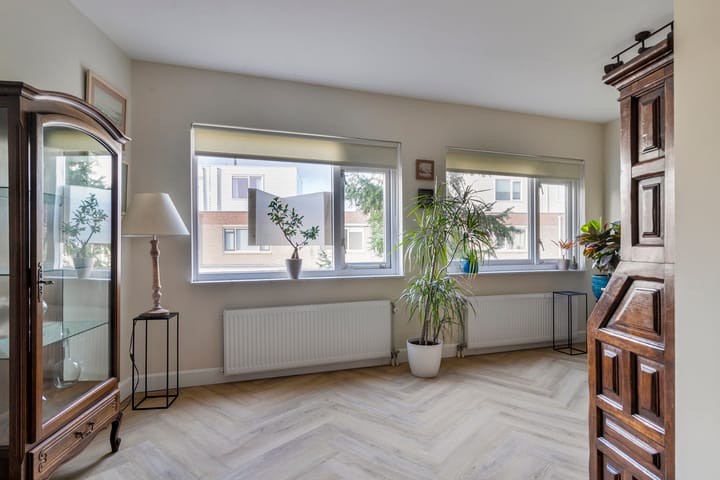 Foto 22 van Adrienne Solserpad 16