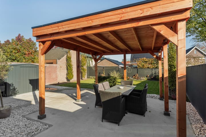 Foto 34 van van den Eijndelaan 17