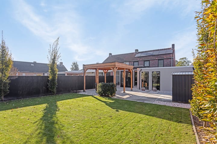 Foto 36 van van den Eijndelaan 17