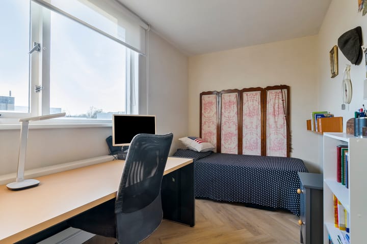 Foto 25 van Adrienne Solserpad 16