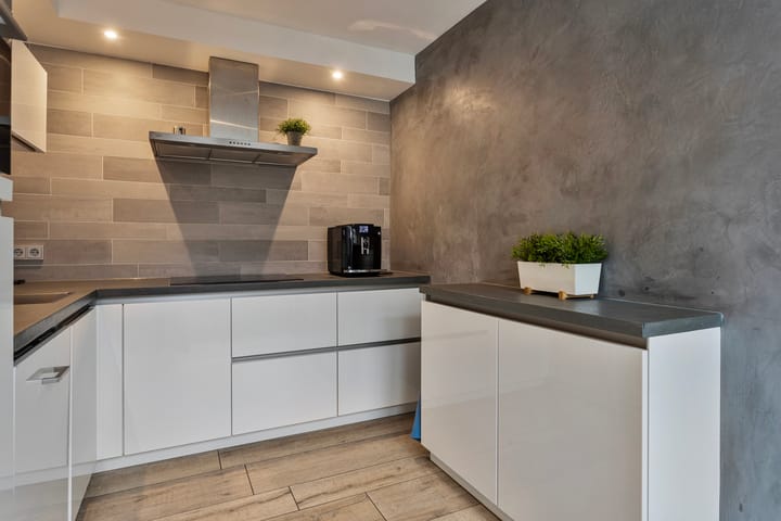 Photo 15 of Kruiningenstraat 56