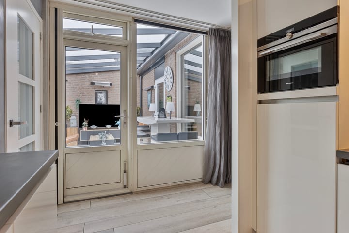 Photo 16 of Kruiningenstraat 56