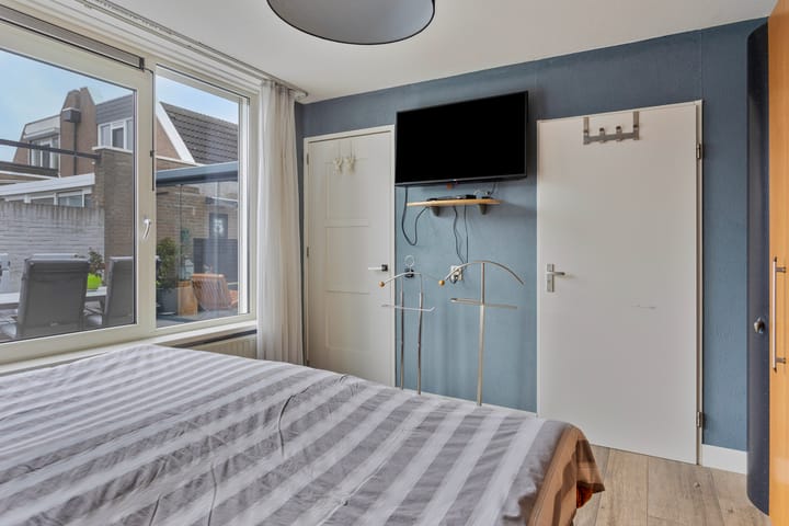 Photo 19 of Kruiningenstraat 56