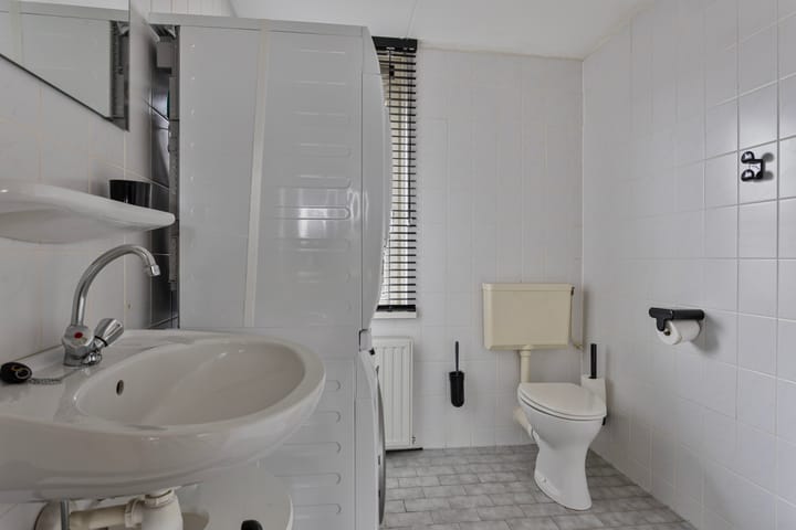 Photo 25 of Kruiningenstraat 56