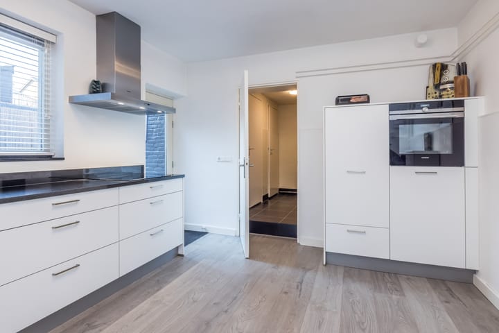 Photo 12 of Parallelstraat 81