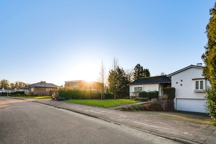 Foto 32 van Charles Beltjenslaan 5