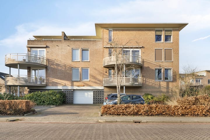 Foto 2 van van Emstplein 19