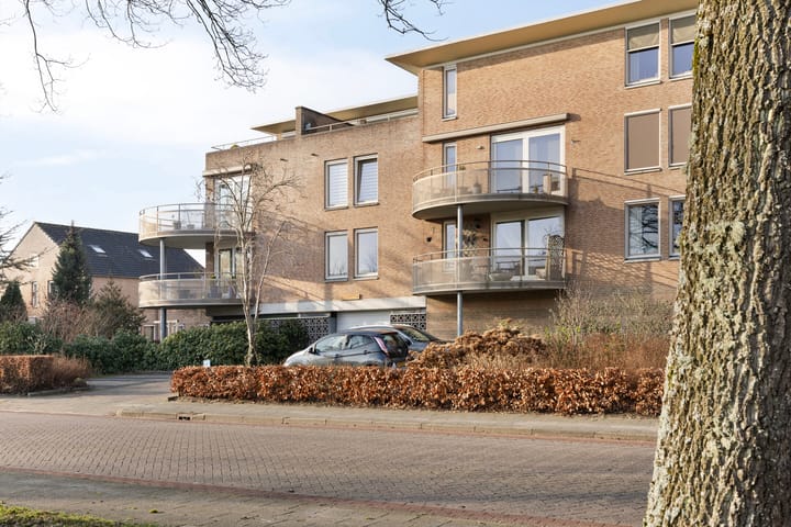 Foto 4 van van Emstplein 19