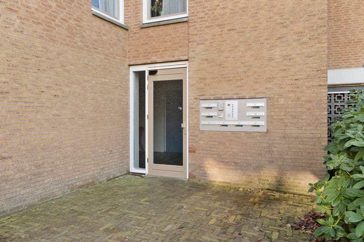 Foto 6 van van Emstplein 19