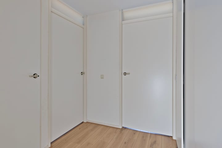 Foto 22 van van Emstplein 19