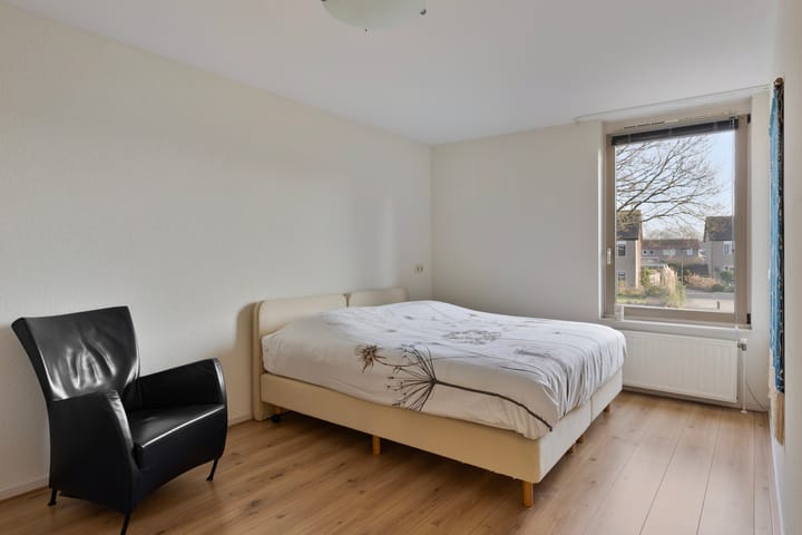 Foto 23 van van Emstplein 19