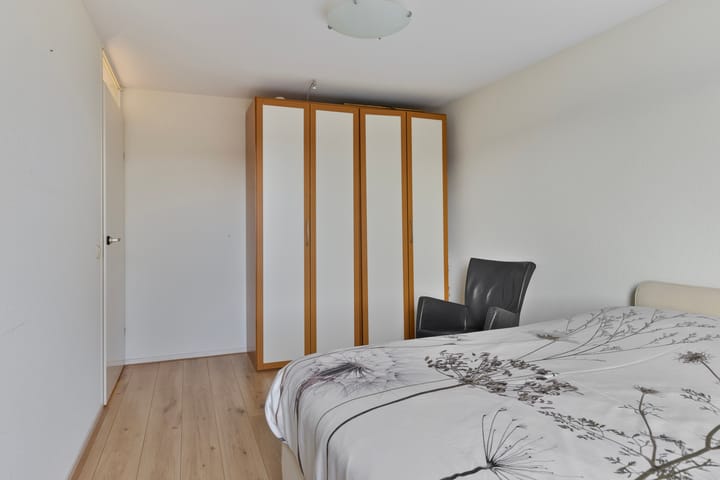 Foto 24 van van Emstplein 19