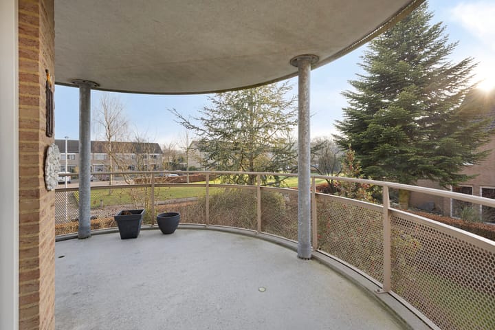 Foto 30 van van Emstplein 19