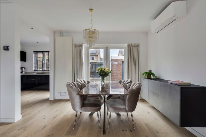 Photo 11 of Voltastraat 4