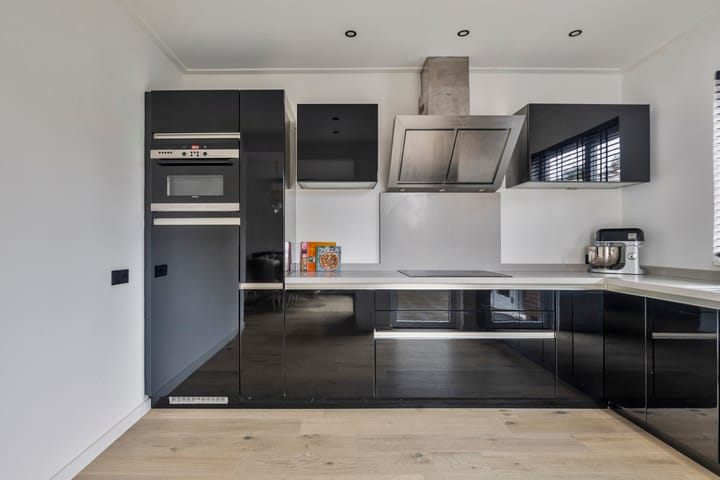 Photo 13 of Voltastraat 4