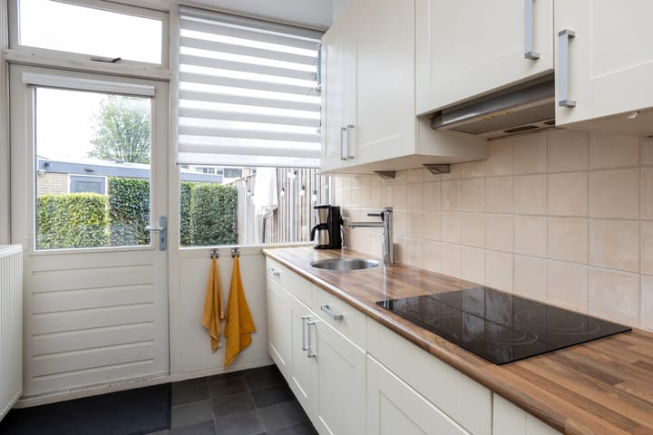 Photo 17 of Jan van Vuurenstraat 38